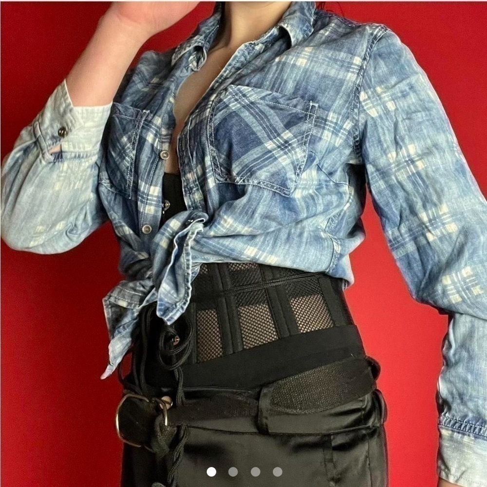 Button up blouse made to look similar to
denim💙🤍